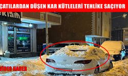 Muş’ta çatıdan düşen kar kütlesi, aracı kullanılamaz hale getirdi