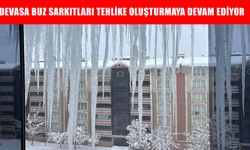 Muş’ta buz sarkıtları tehlike saçmaya devam ediyor