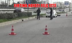 Antalya’da fırtına hayatı felç etti: Çatılar uçtu, tabelalar devrildi