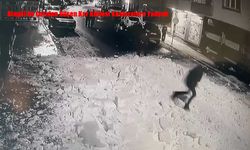 Bingöl’de Çatıdan Düşen Kar Kütlesi Kameralara Yansıdı