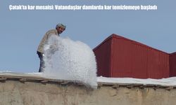 Çatak'ta kar mesaisi: Vatandaşlar damlarda kar temizlemeye başladı
