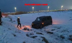 Van’da Hafif Ticari Araç Şarampole Yuvarlandı: 1 Yaralı