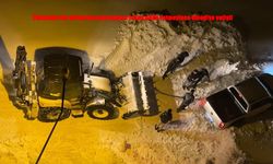 Yüksekova’da karla mücadele ekipleri mahsur kalan aracı kurtardı