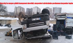 Batman'da meyve yüklü kamyonet takla attı