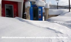 ATM'lerin önü kardan kapandı, vatandaşlar işlemlerini karın üzerinde oturarak yaptı