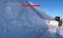 Erzurum’da 3 Metrelik Kar Duvarı 8 saatlik mücadeleyle açıldı