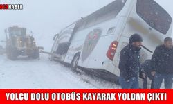 Muş'ta korkutan anlar: Yolcu dolu otobüs kayarak yoldan çıktı