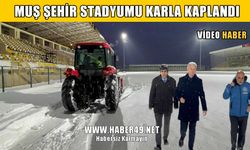 Hafta sonu maçı öncesi Muş Şehir Stadyumu'nda kar mesaisi