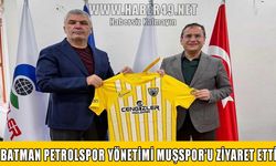 Batman Petrolspor yönetiminden Muşspor Başkanı Cengiz’e anlamlı ziyaret