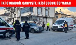 Erzincan’da iki otomobil çarpıştı: 2’si çocuk 3 yaralı