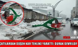 Muş’ta çatıdan düşen kar durağı devirdi