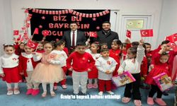 Özalp’ta Bayrak Haftası Coşkusu: Miniklere Hediyelerle Milli Bilinç Aşılandı