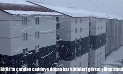 Bitlis'te çatıda biriken karlar şelale gibi döküldü