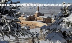 Yoğun kar yağışı tarihi sarayda eşsiz manzaralar oluşturdu