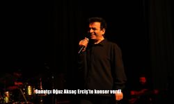 Sanatçı Oğuz Aksaç Erciş'te konser verdi