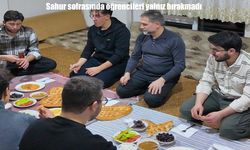 Yakutiye Belediye Başkanı Uçar sahurda öğrencilerle aynı sofrada