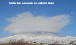 Süphan Dağı’nda nadir doğa olayı: Zirvede mercek bulutu oluştu