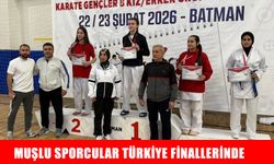 Muşlu karateciler Batman’dan madalyalarla döndü