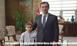Vali Karakaya'dan kar altında İstiklal Marşı okuyan öğrenciye teşekkür
