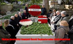 Nezih Demirkent ölümünün 25. yılında kabri başında anıldı