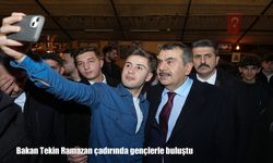 Bakan Tekin Ramazan çadırında gençlerle buluştu
