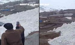 Hakkari'de çığ, evleri teğet geçti