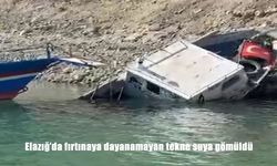 Elazığ'da fırtınaya dayanamayan tekne suya gömüldü