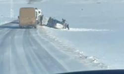 Arpaçay’da Kara Saplanan Araç Köylülerin Yardımıyla Kurtarıldı