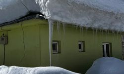 Ovacık’ta Kar Yağışı Evleri Beyaza Bürüdü: Kar Kalınlığı 2 Metreyi Buldu