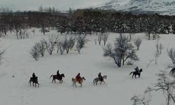 Erzincan’da Atlı Snowboard Safari Heyecanı