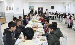 Çıldır’da Şehit Öğretmen Sezgin Yolcu Ortaokulu’nda İftar Buluşması