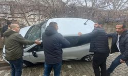Bingöl Genç’te Otomobil Duvara Çarptı: 2 Yaralı