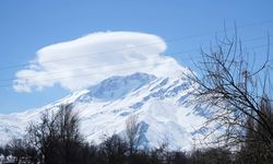 Munzur Dağı Zirvesinde Mercek Bulutu Oluştu