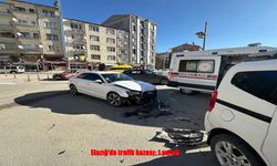 Elazığ’da Otomobil ile Hafif Ticari Araç Çarpıştı: 1 Yaralı