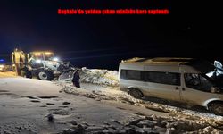 Başkale’de Minibüs Kar Birikintisine Saplandı