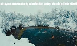 Üç arkadaş kar yağışı altında gölette yüzdü