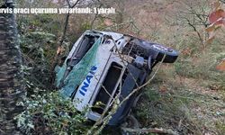Bilecik’te servis aracı uçuruma yuvarlandı: 1 yaralı