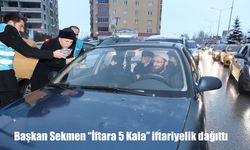 Başkan Sekmen vatandaşlara iftariyelik dağıttı