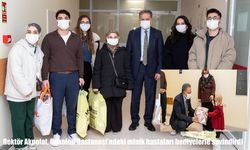 Rektör Akpolat’tan minik hastalara moral ziyareti
