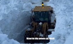 Köy yoluna çığ düştü