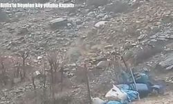 Bitlis'te heyelan köy yolunu kapattı