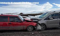 Ardahan'da iki otomobil kafa kafaya çarpıştı: 2 yaralı