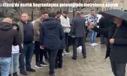 Elazığ’da asırlık bayramlaşma geleneğinde metrelerce kuyruk