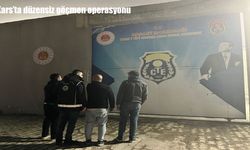 Kars’ta durdurulan araçta 23 düzensiz göçmen çıktı