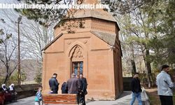 Ahlat’ta bayram geleneği: Türbeye ziyaretçi akını