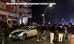 Muradiye’de otomobil ve kamyonet çarpıştı: 2 yaralı