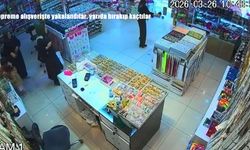 Deprem anı güvenlik kamerasına yansıdı: Vatandaşlar alışverişi bırakıp çıktı