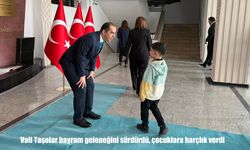 Vali Taşolar’dan bayram geleneği: Çocuklara harçlık verdi