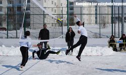 Erzurum’da kampüste kar voleybolu turnuvası düzenlendi