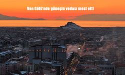 Van Gölü'nde güneşin vedası mest etti
